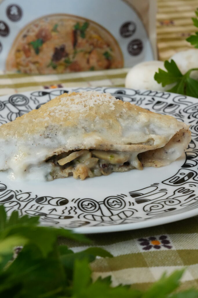 Crespelle proteiche di grano saraceno con ragù di Locomeal ai funghi porcini